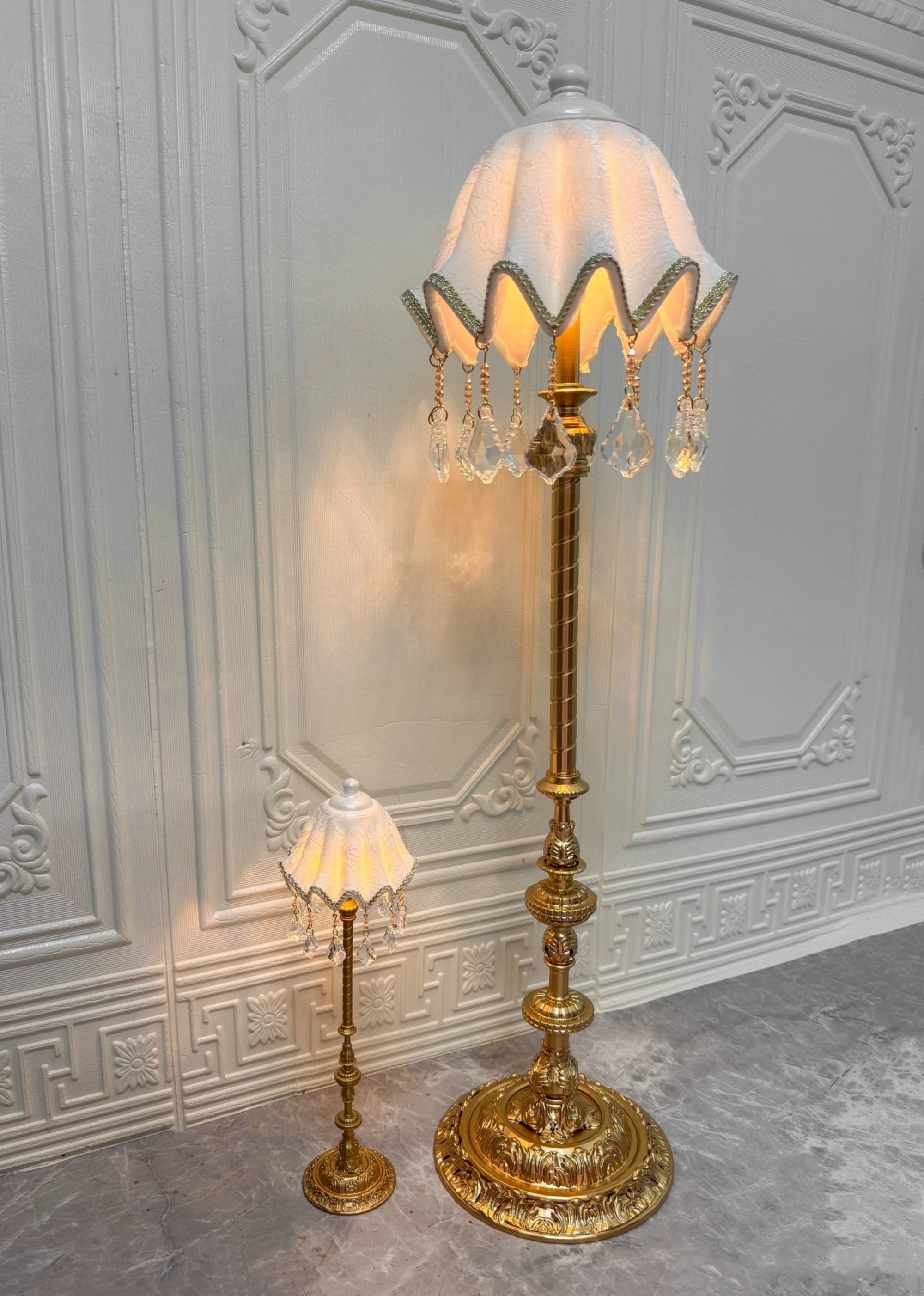 1/6" Retro floor standing desk lamp